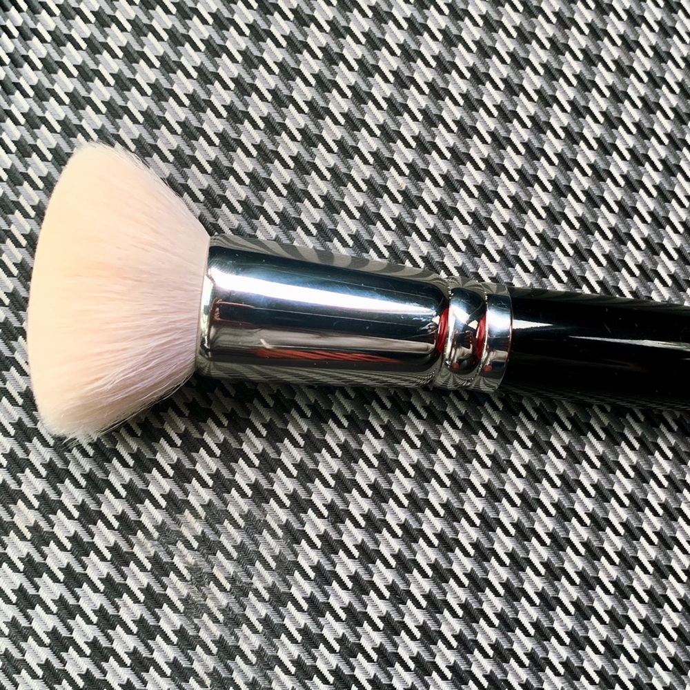Hakuhodo B527 / J527BkSL Powder Brush [HA0850]